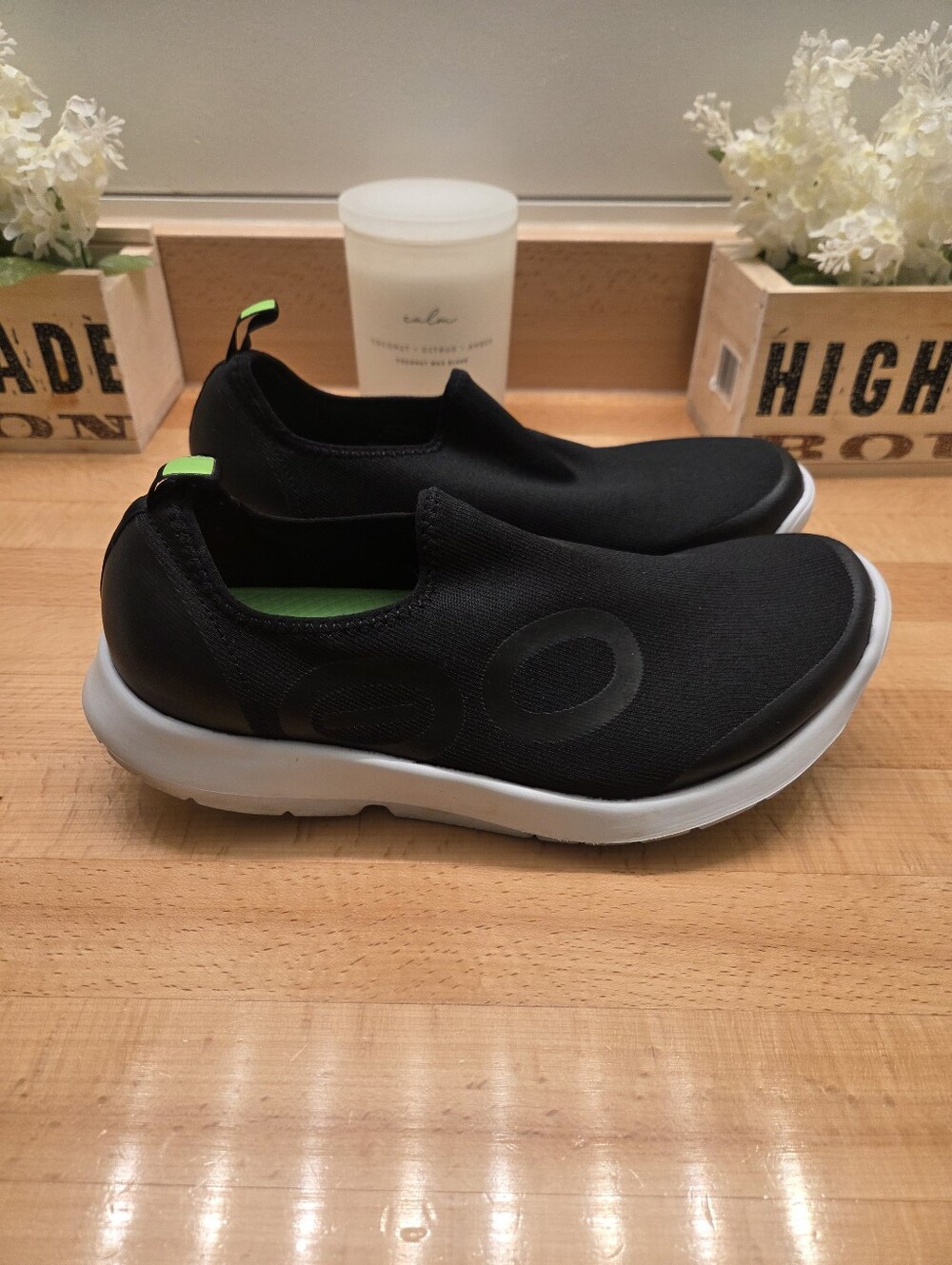OOFOS OOmg Sport Slip-On Recovery Sneakers Black/White Size Mens 10.5